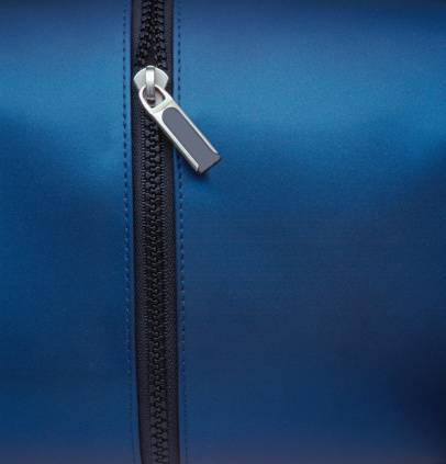 Luggage zips